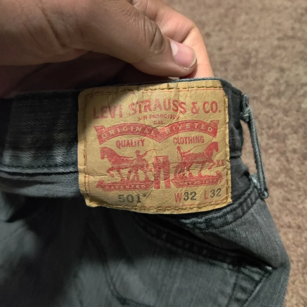 Levis‎ 501 Jeans Mens 33 x 28 Faded Black Dark Washed Button Fly Pants